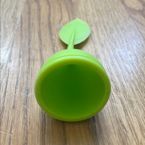 Stainless Steel Loose Leaf Tea Infuser with Silicone Handle - Picture 7 of 8